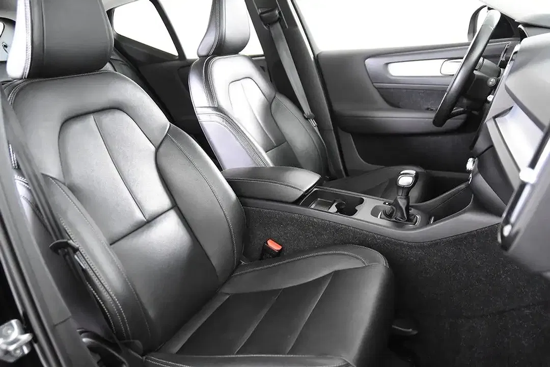 Volvo XC40 - Thumbnail 3