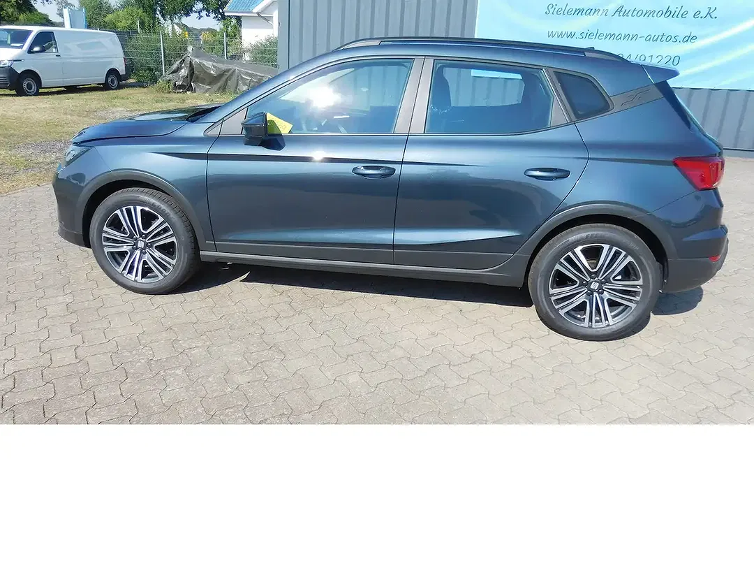 SEAT Arona - Thumbnail 1
