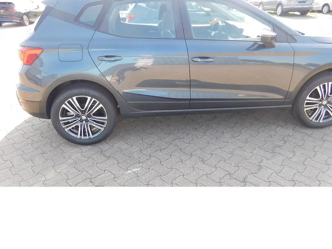 SEAT Arona - Thumbnail 2
