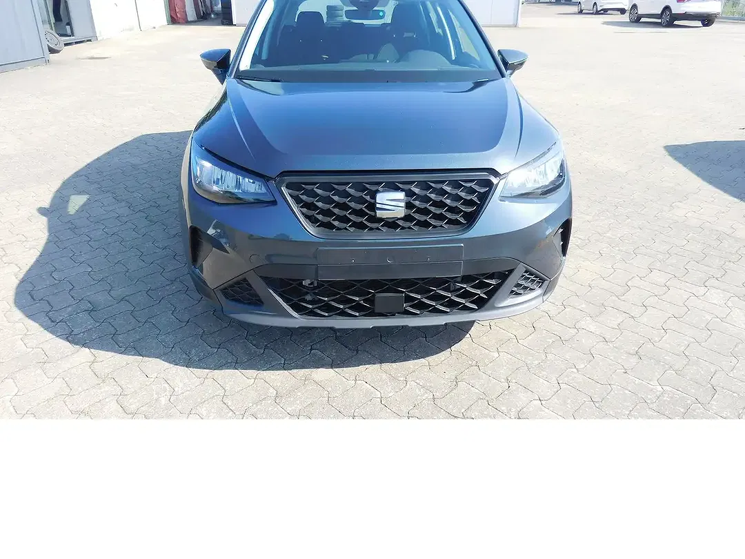 SEAT Arona - Thumbnail 3