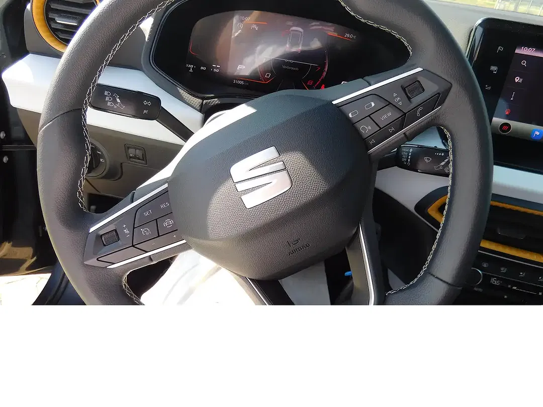 SEAT Arona - Thumbnail 9