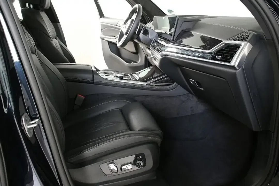BMW X7 - Thumbnail 6