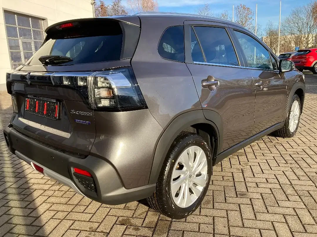 Suzuki S-Cross - Thumbnail 4