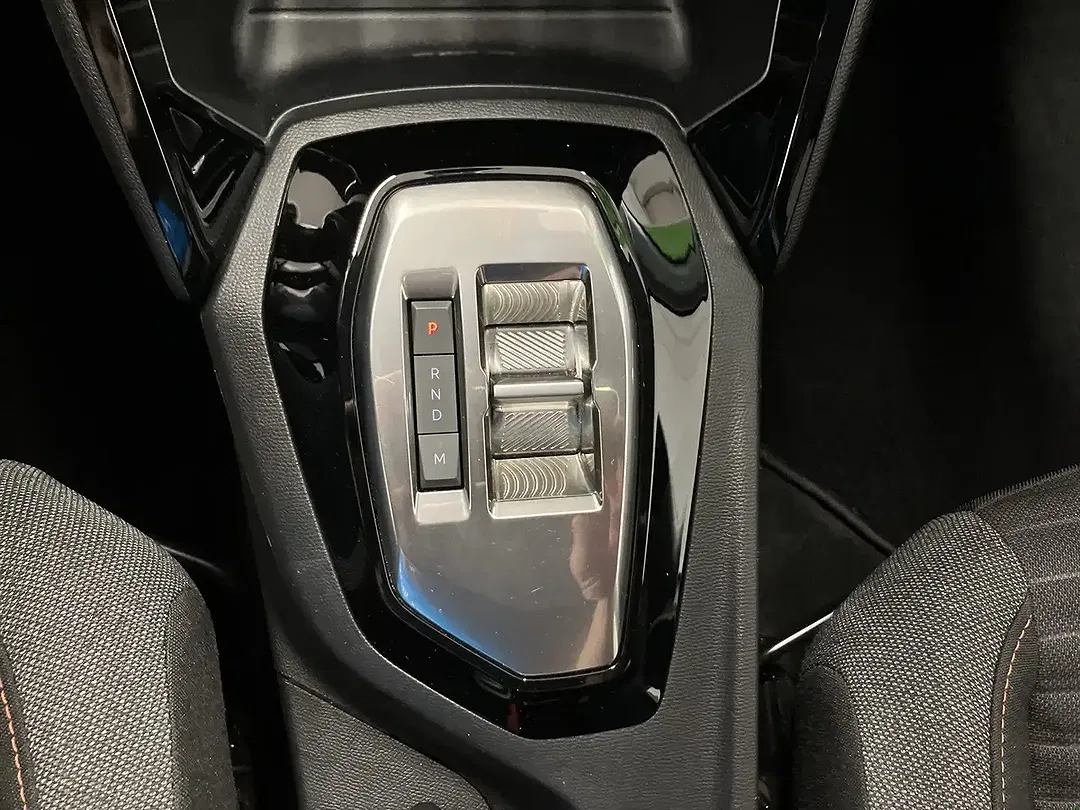 Peugeot 208 - Thumbnail 12