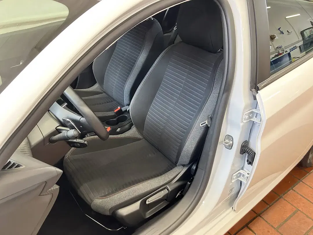 Peugeot 208 - Thumbnail 7