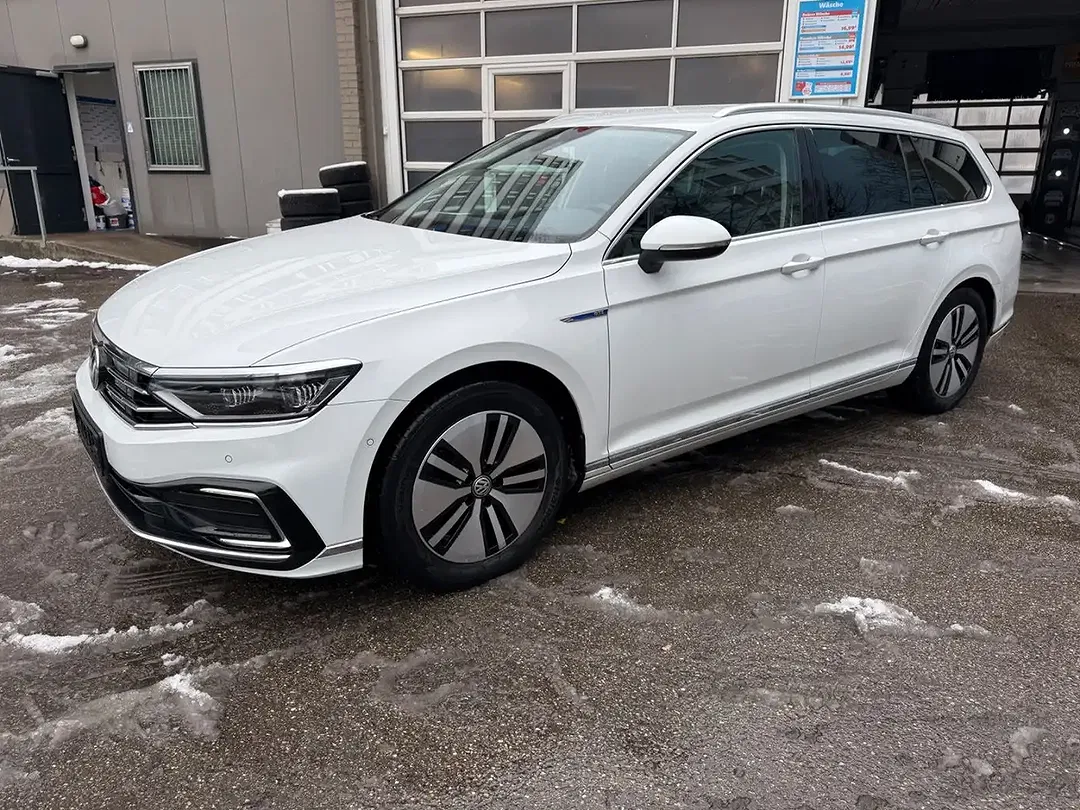 Volkswagen Passat Variant GTE - foto 1