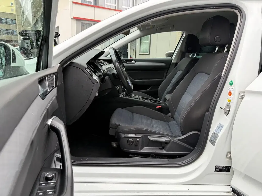Volkswagen Passat Variant - Thumbnail 11