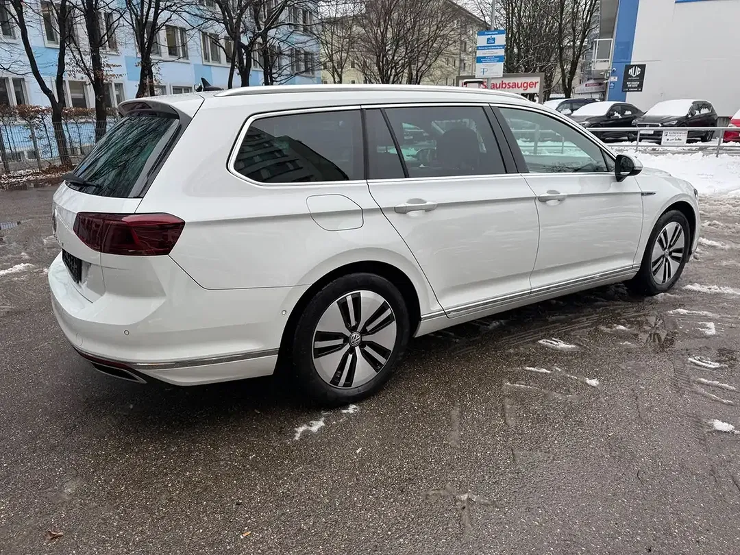 Volkswagen Passat Variant - Thumbnail 4