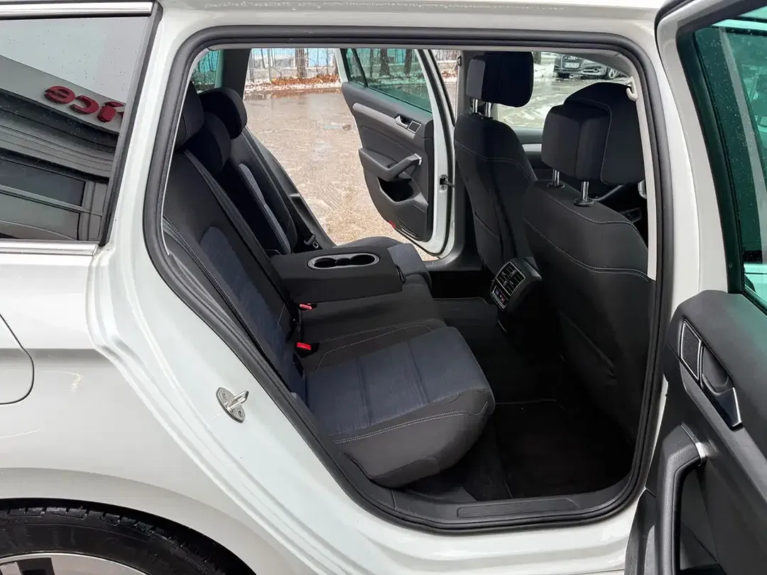 Volkswagen Passat Variant - Thumbnail 9