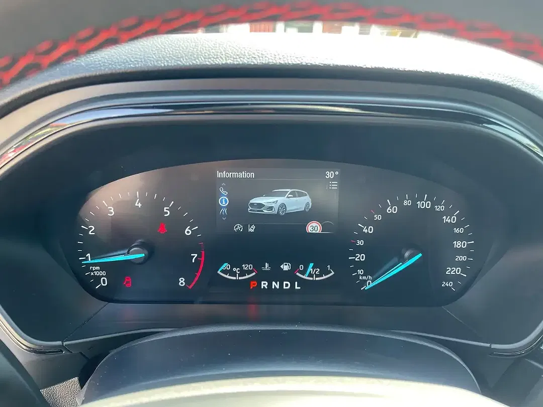 Ford Focus - Thumbnail 10
