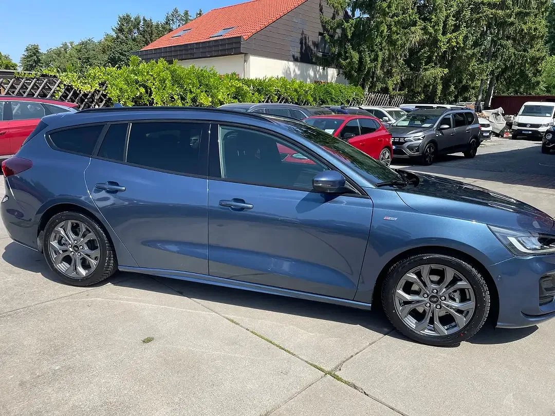 Ford Focus - Thumbnail 4