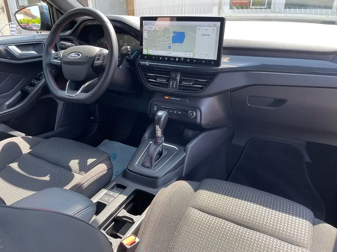 Ford Focus - Thumbnail 9