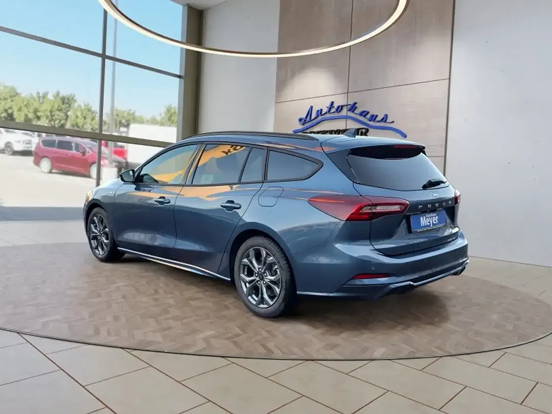 Ford Focus - Thumbnail 4