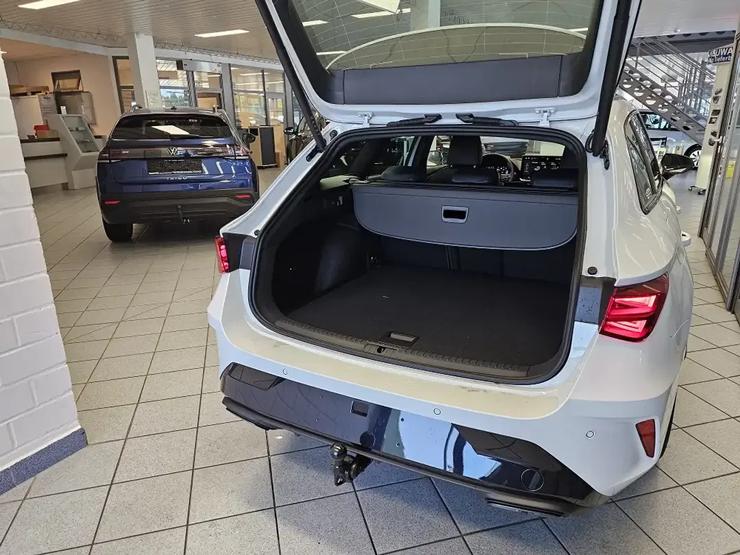CUPRA Leon - Thumbnail 2