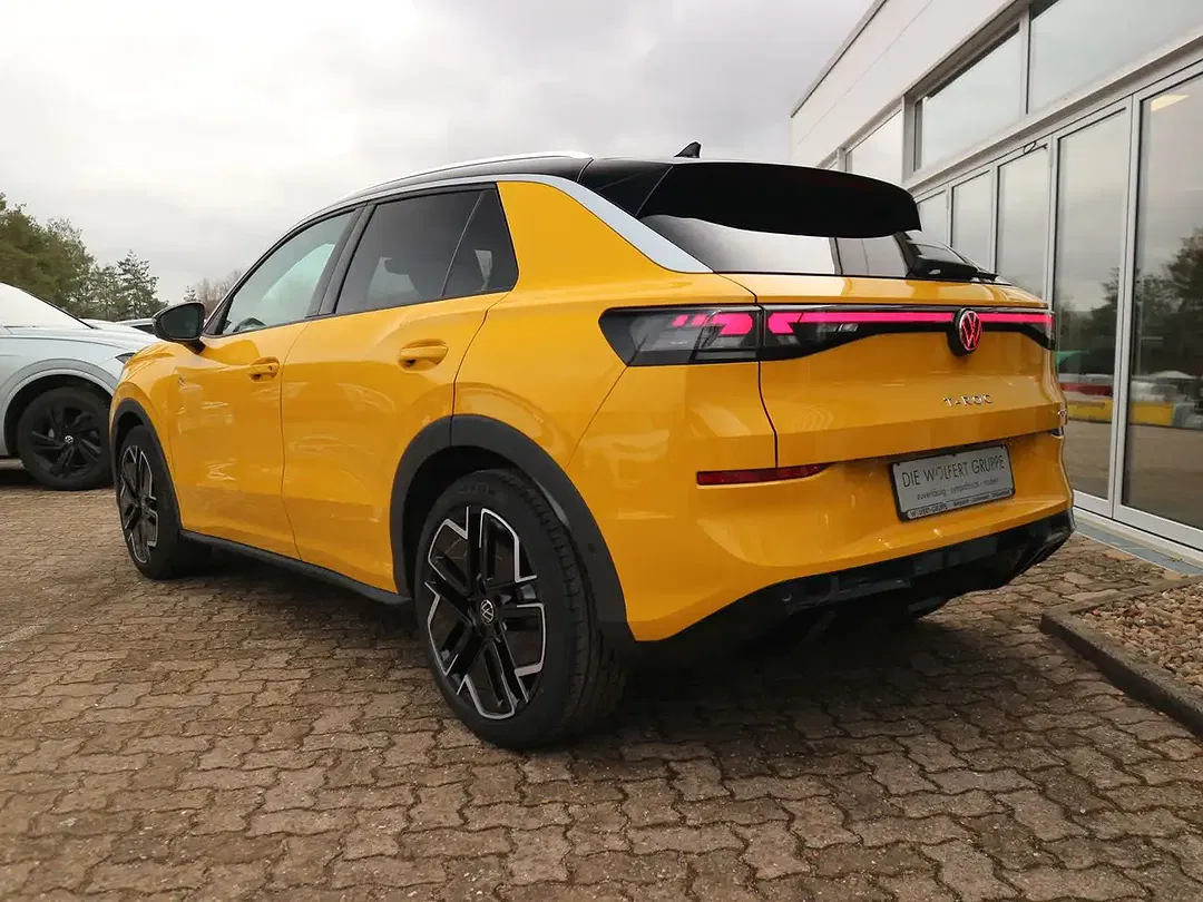 Volkswagen T-Roc - Thumbnail 3