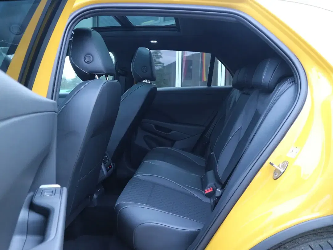 Volkswagen T-Roc - Thumbnail 5