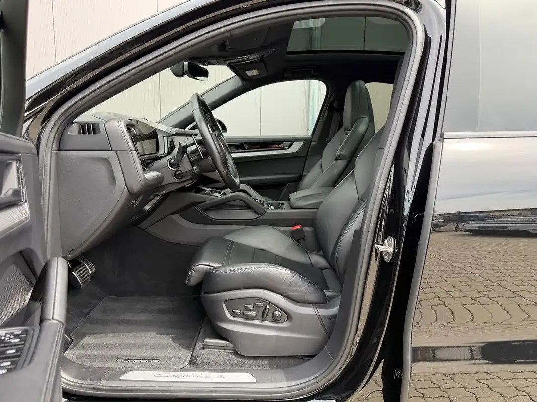 Porsche Cayenne - Thumbnail 6