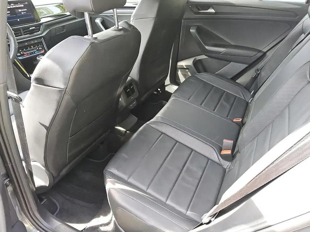 Volkswagen T-Roc - Thumbnail 7