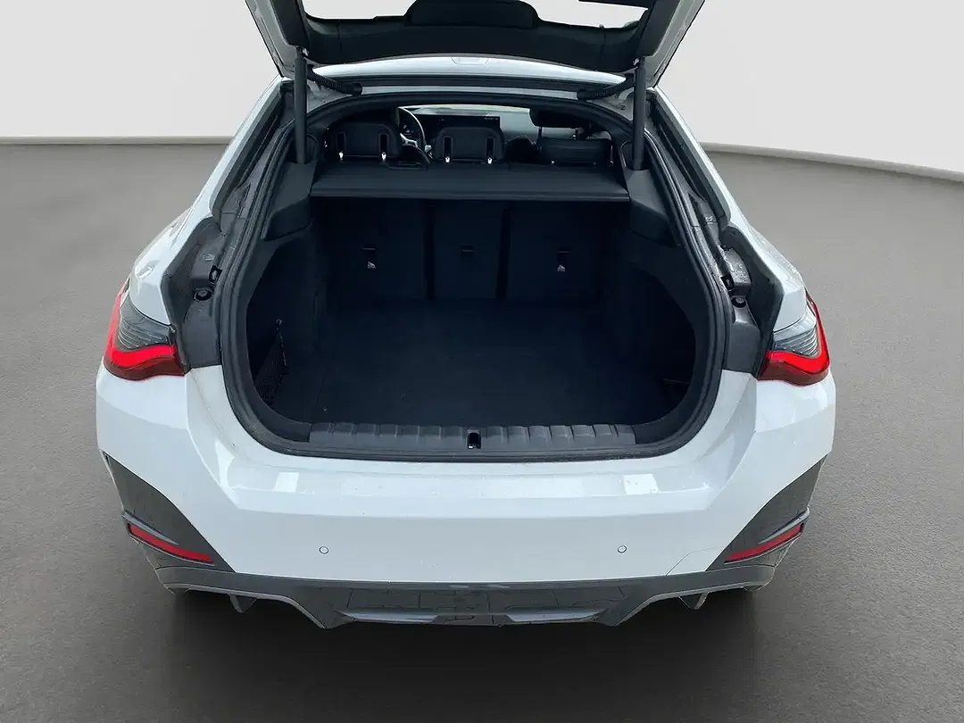 BMW i4 - Thumbnail 10