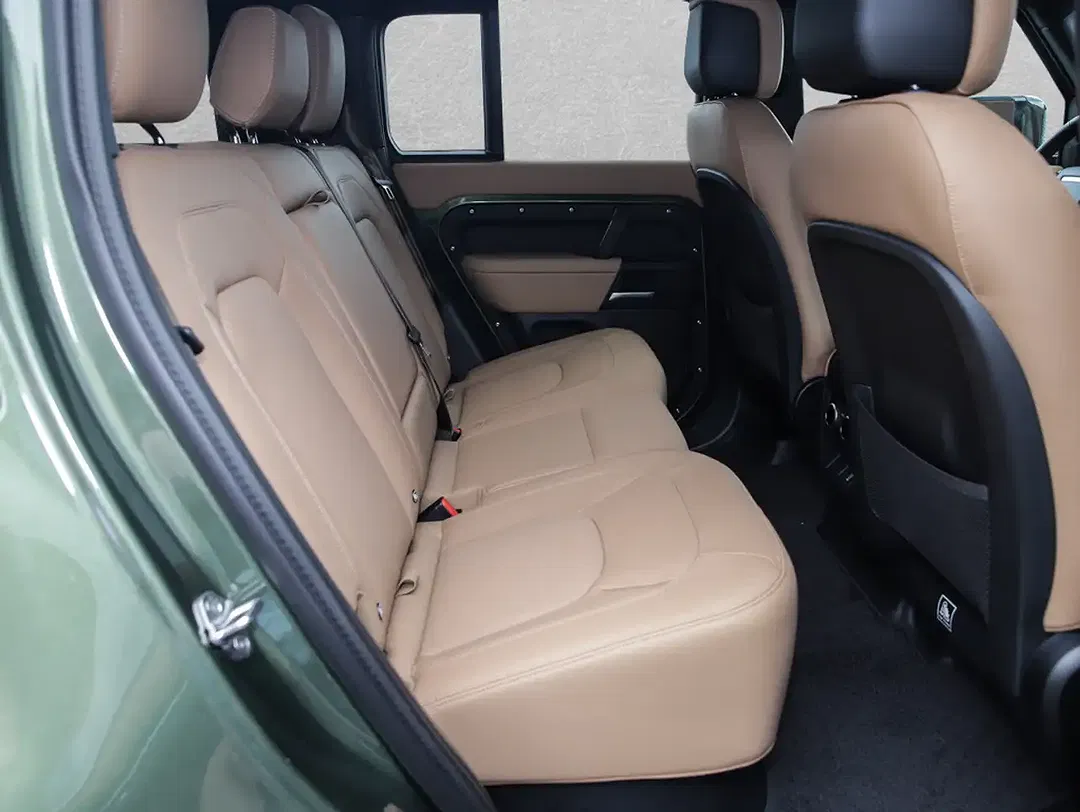 Land Rover Defender - Thumbnail 5