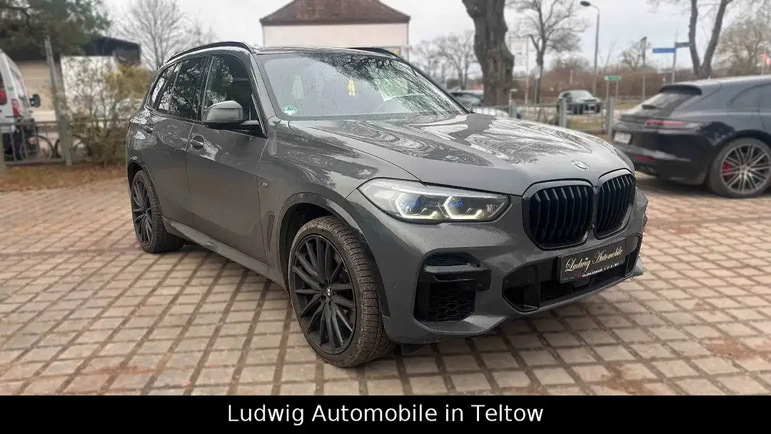 BMW X5 M - Thumbnail 3