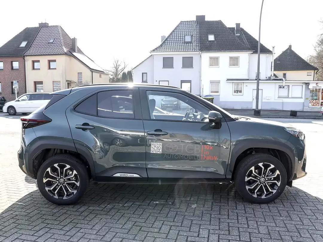 Toyota Yaris Cross - Thumbnail 3