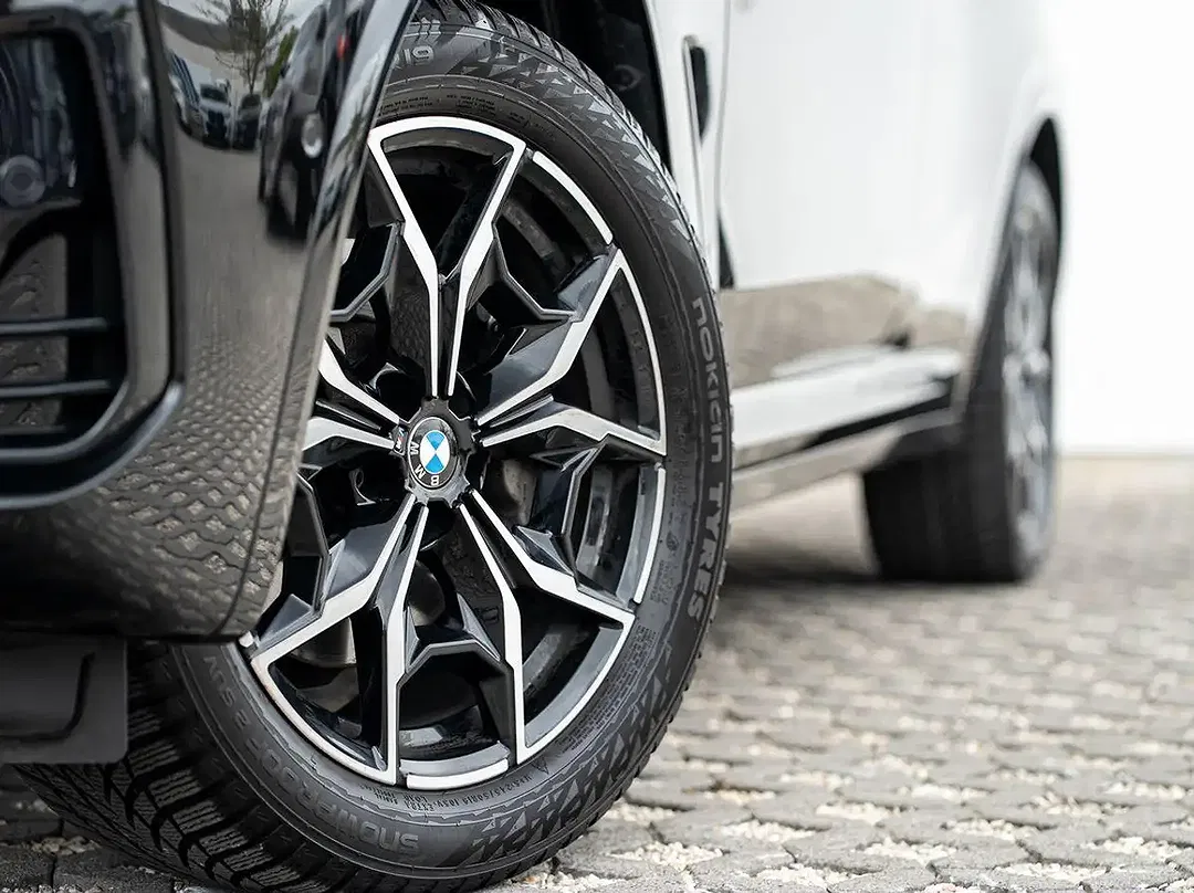 BMW X4 - Thumbnail 5