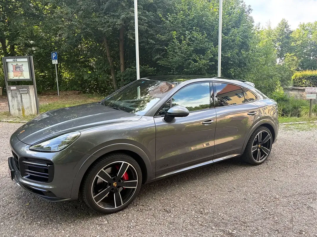 Porsche Cayenne - Thumbnail 1