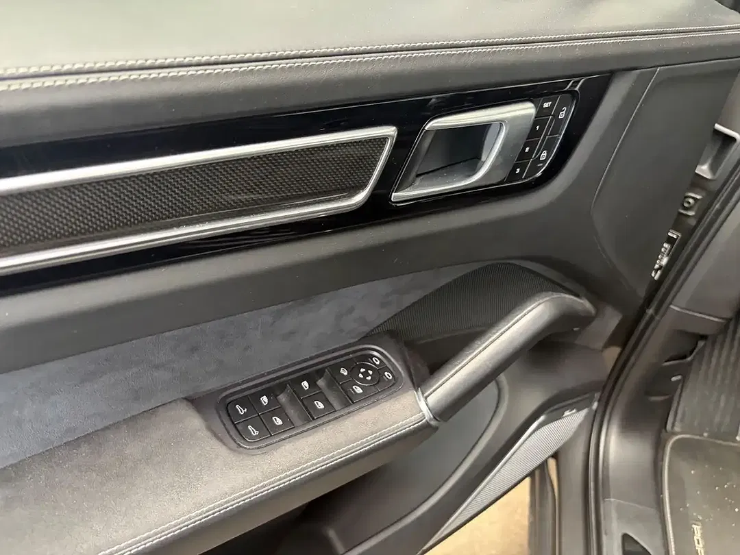 Porsche Cayenne - Thumbnail 14