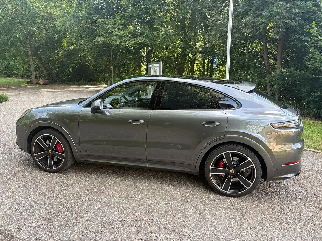 Porsche Cayenne - Thumbnail 2