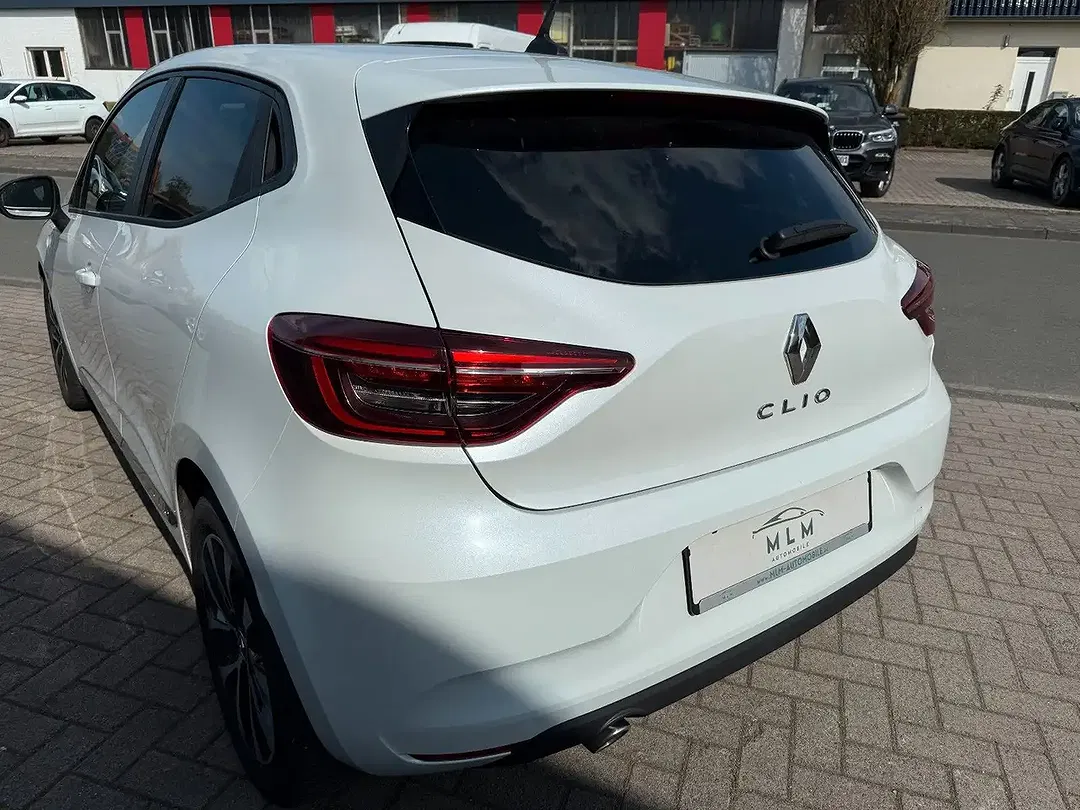 Renault Clio - Thumbnail 11