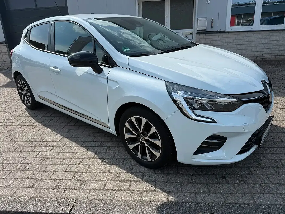 Renault Clio - Thumbnail 3