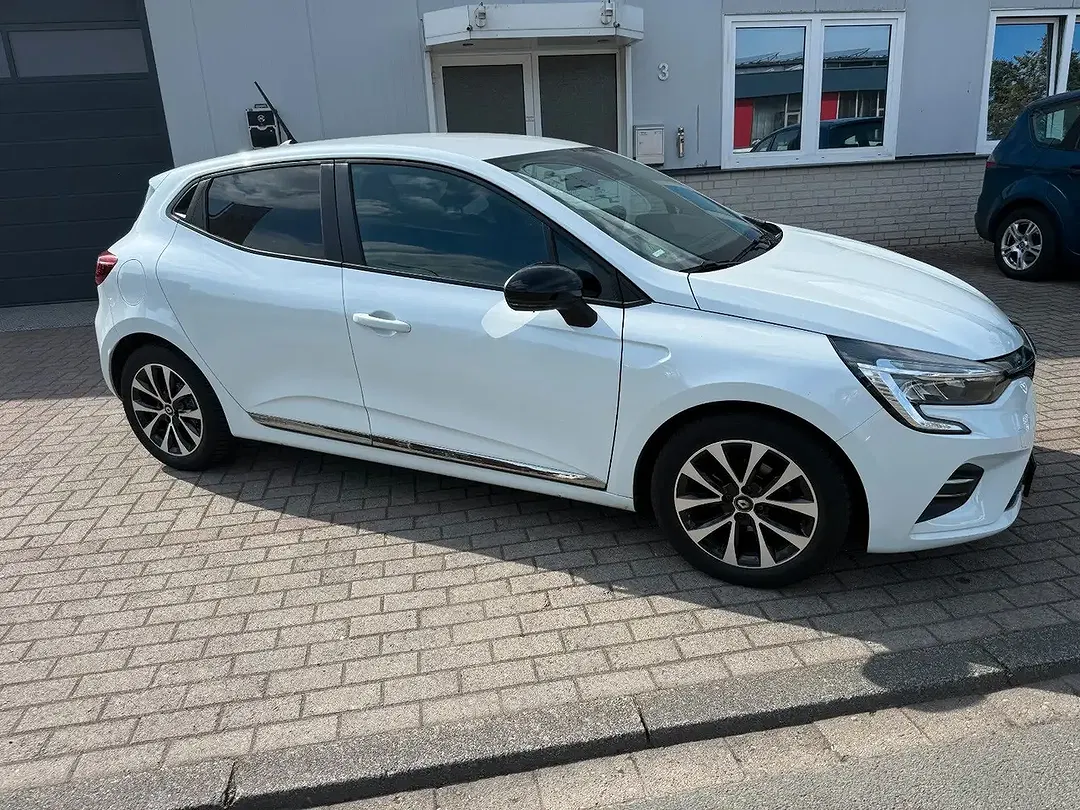 Renault Clio - Thumbnail 4