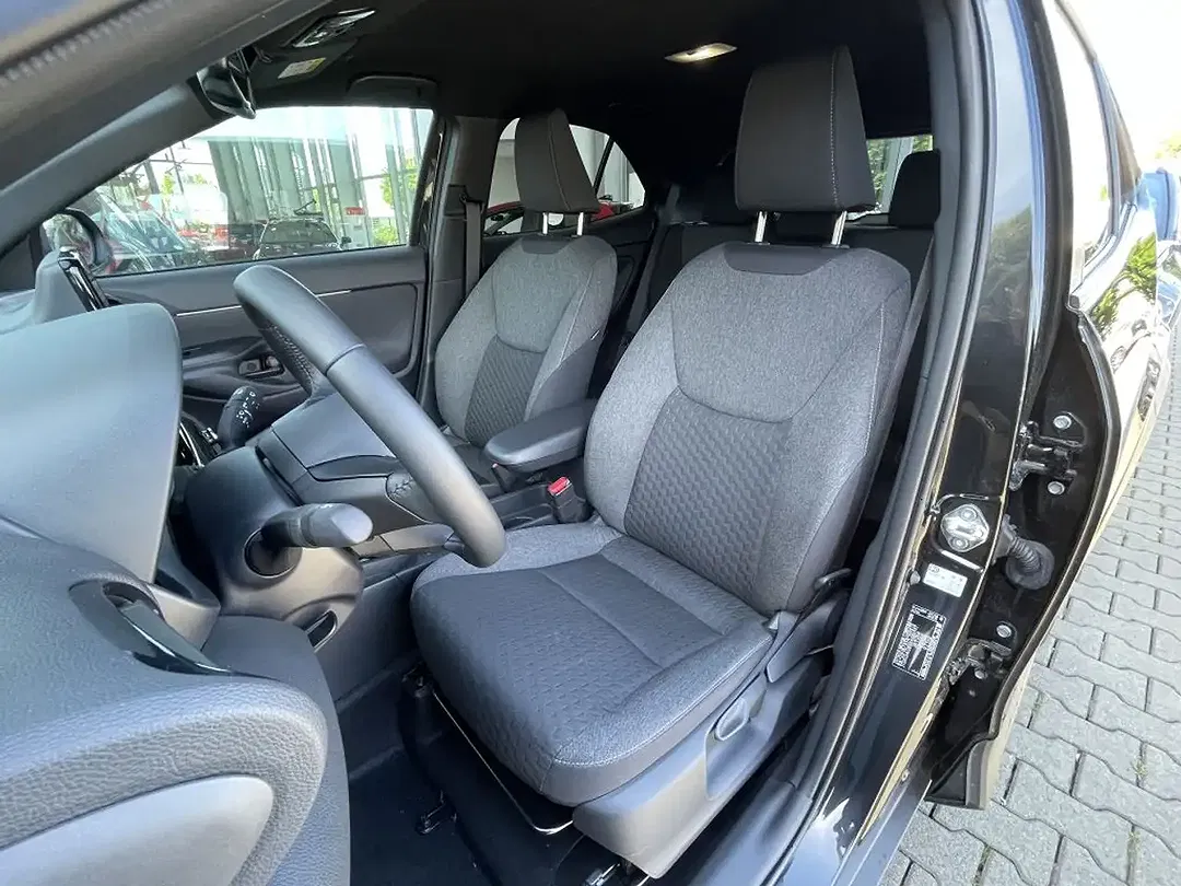 Toyota Yaris Cross - Thumbnail 8