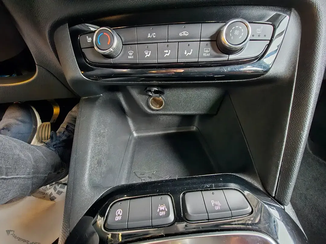 Opel Corsa - Thumbnail 9