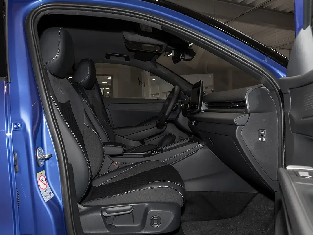 Volkswagen T-Roc - Thumbnail 3