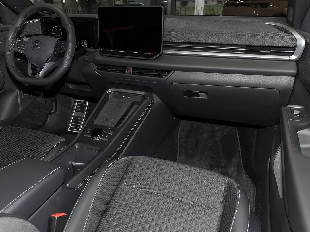 Volkswagen T-Roc - Thumbnail 4