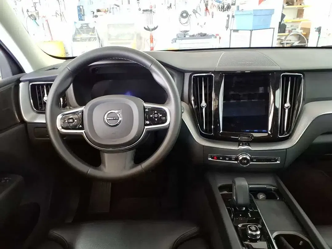 Volvo XC60 - Thumbnail 4