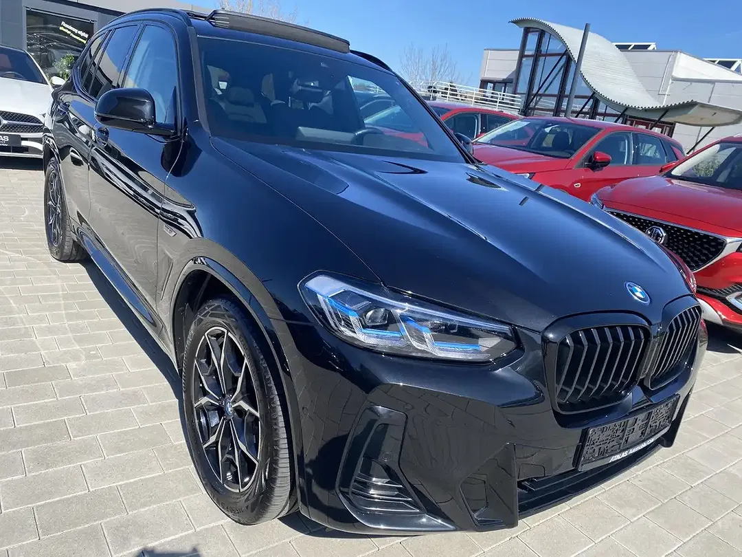 BMW X3 - Thumbnail 1