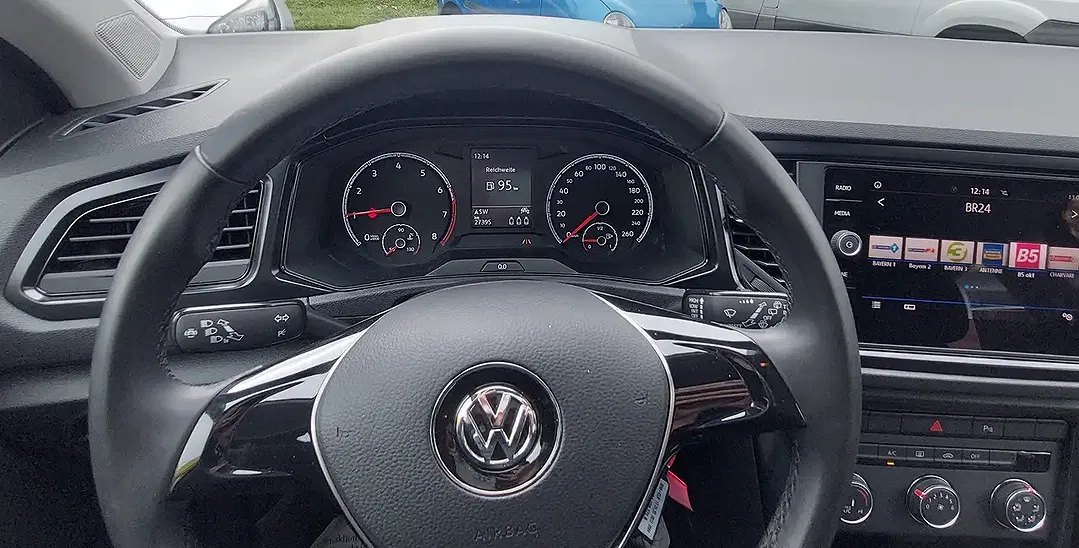 Volkswagen T-Roc - Thumbnail 6