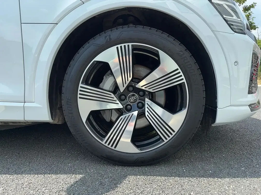Audi Q8 e-tron - Thumbnail 12