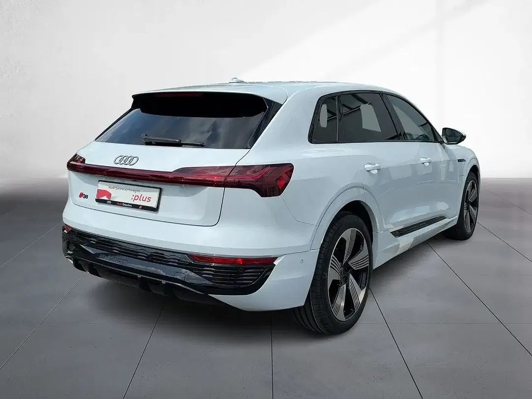 Audi Q8 e-tron - Thumbnail 4