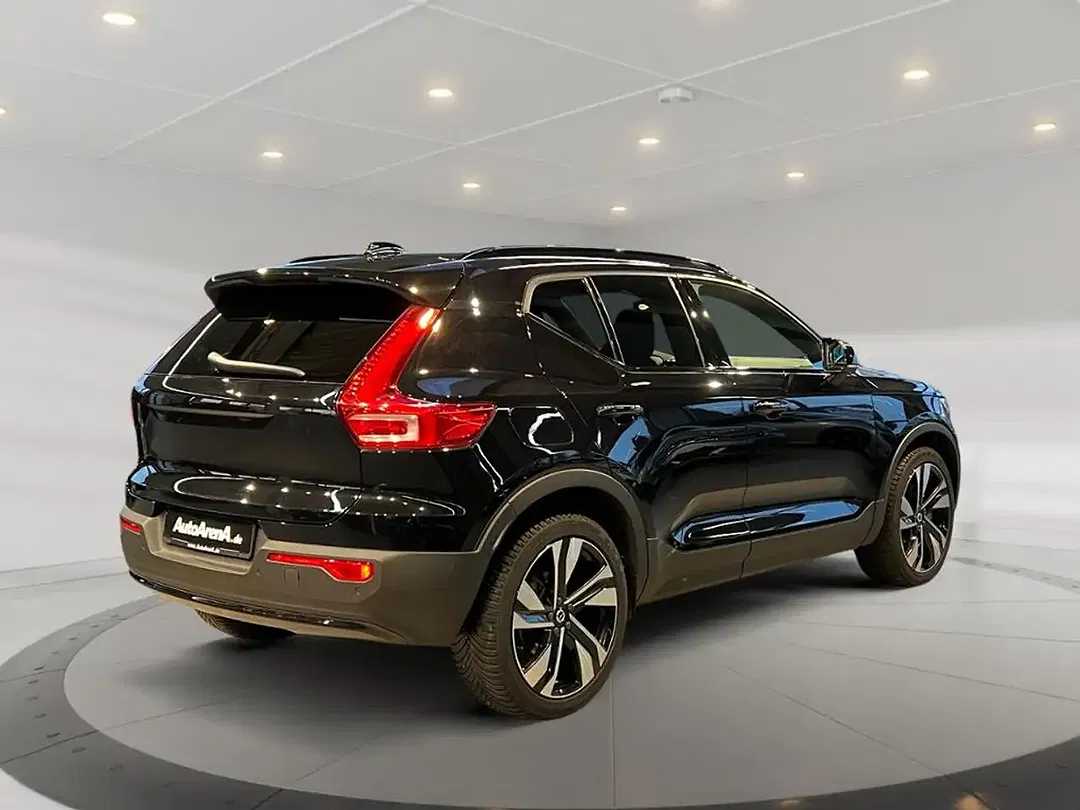 Volvo XC40 - Thumbnail 2