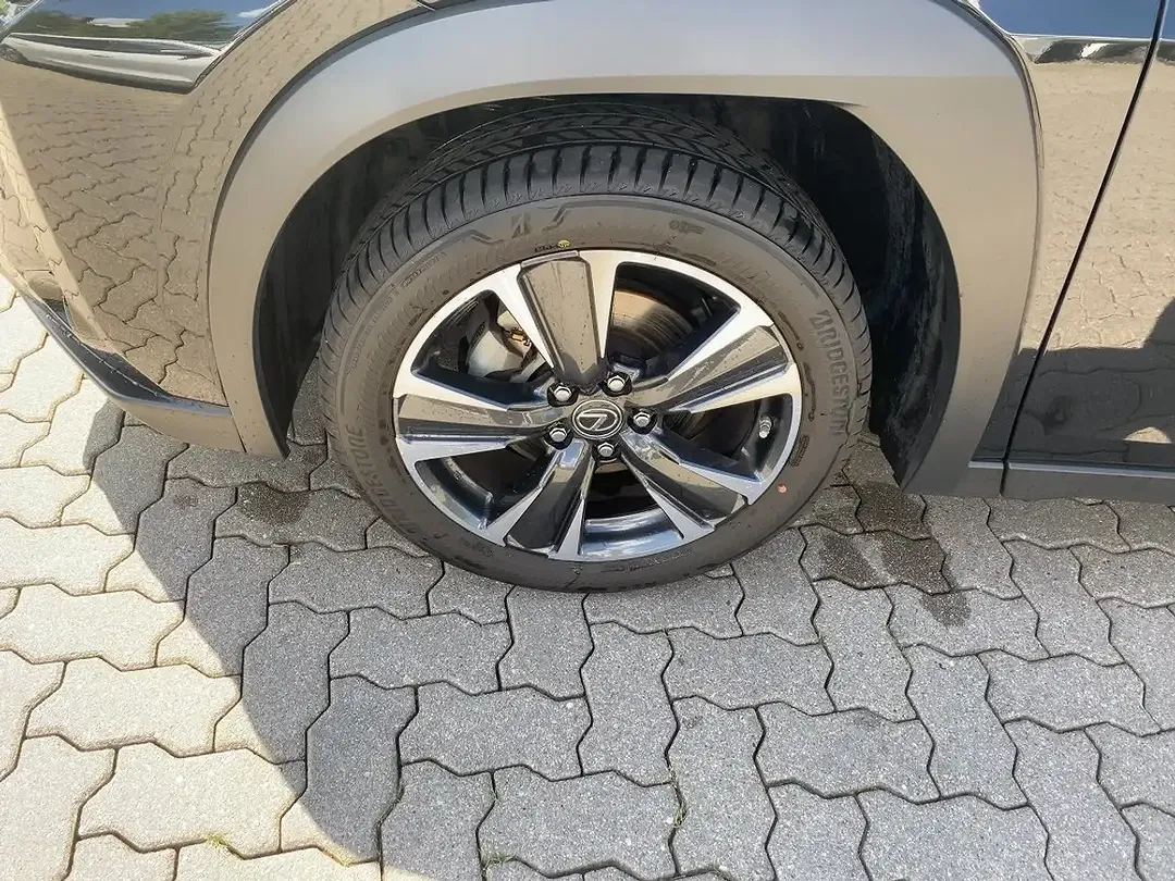 Lexus UX 250h - Thumbnail 8