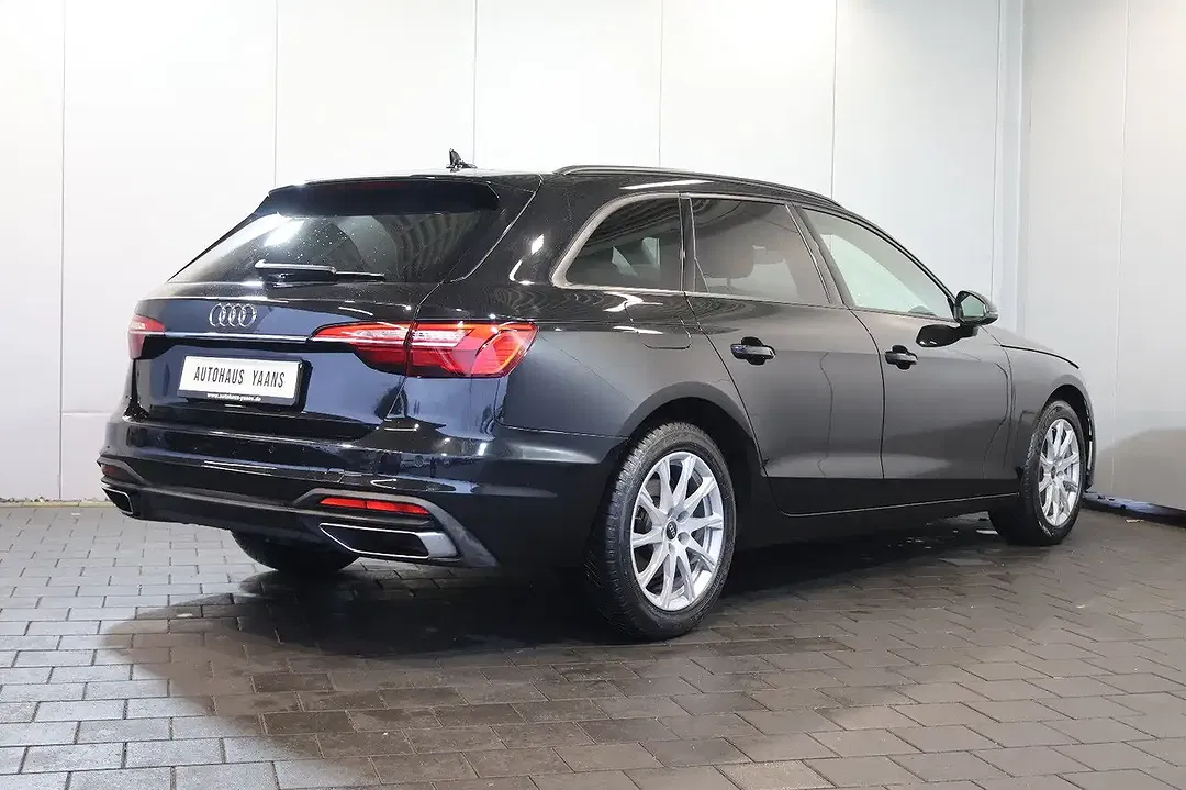 Audi A4 - Thumbnail 4
