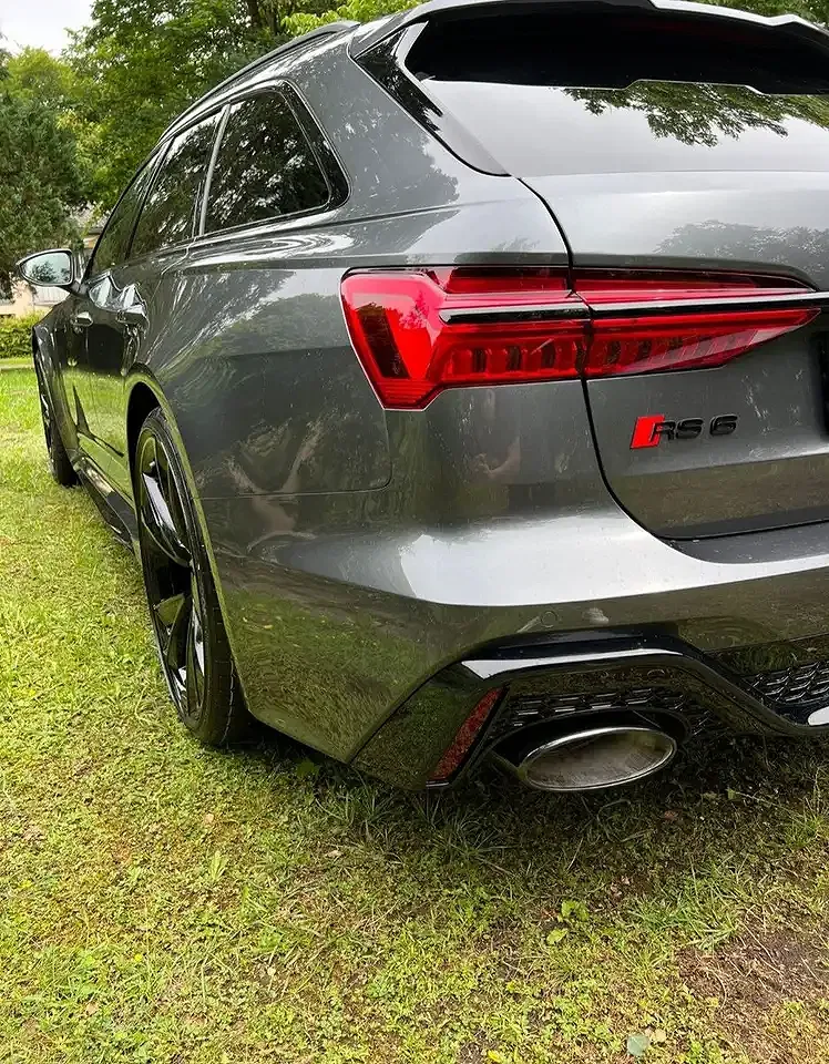 Audi RS6 - Thumbnail 3