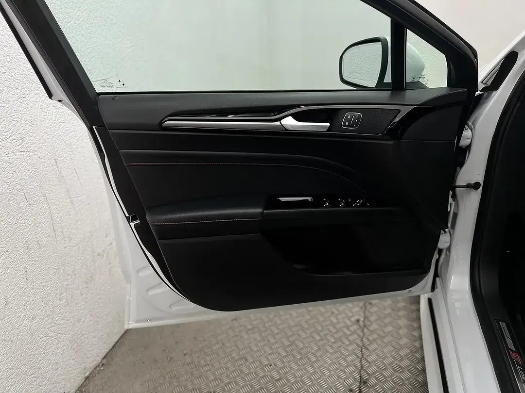 Ford Mondeo 2.0 Hybrid ST-Line - foto 30