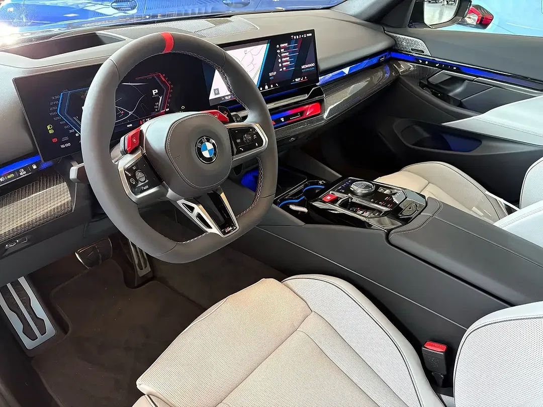 BMW M5 - Thumbnail 11