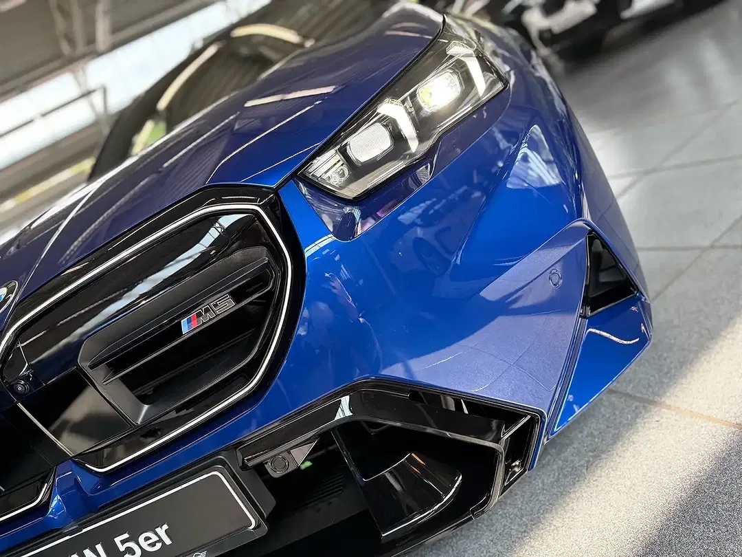 BMW M5 - Thumbnail 31