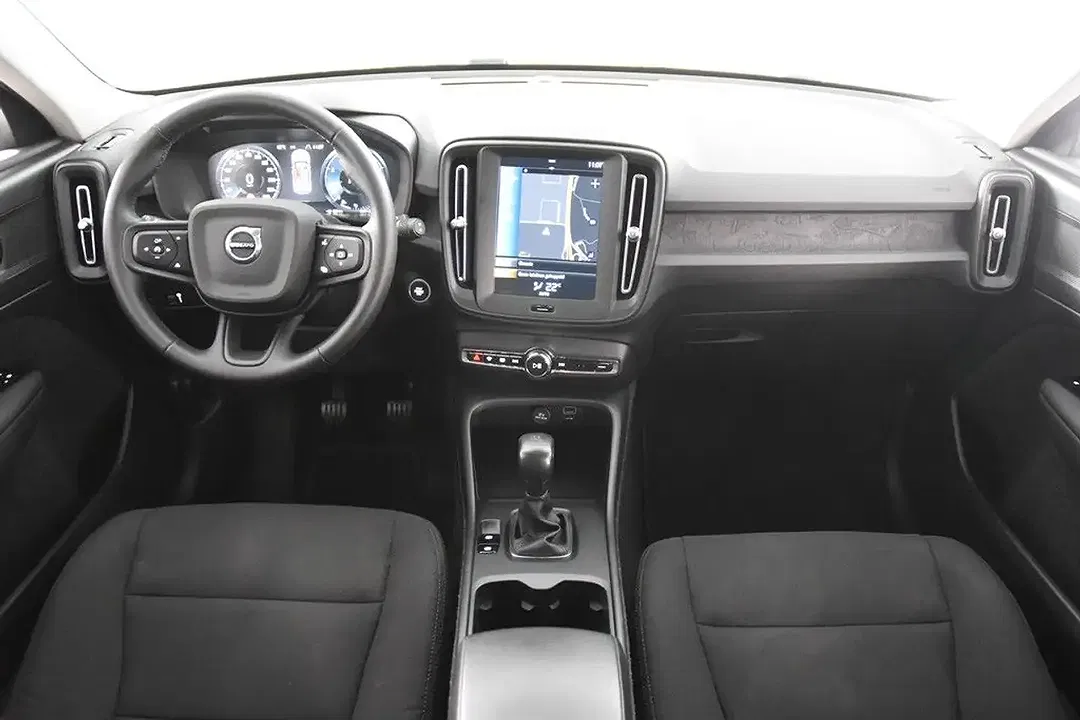 Volvo XC40 T2 Momentum - foto 2